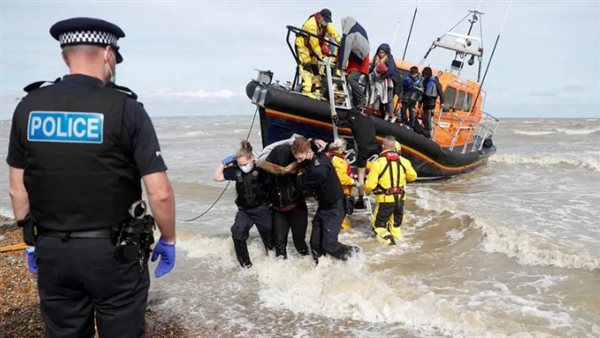 أحد القوارب غير شرعية