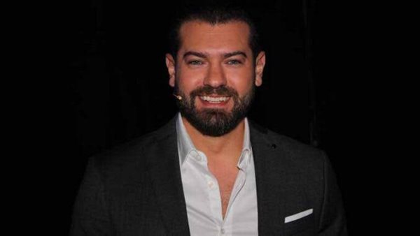 الفنان عمرو يوسف