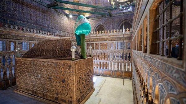 قبة وضريح الإمام