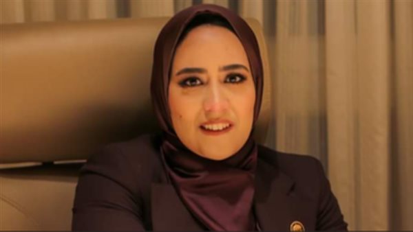 سارة النحاس