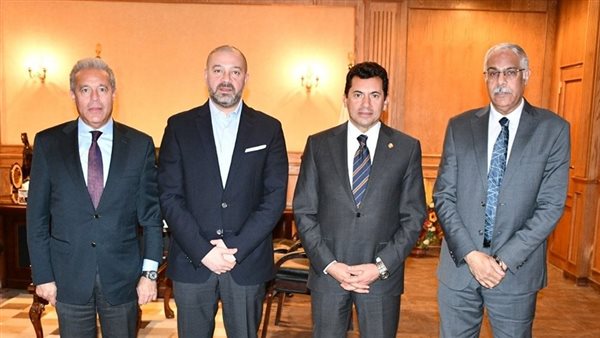 جانب من جلسة وزير