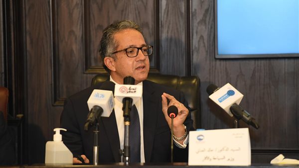 الدكتور خالد عناني