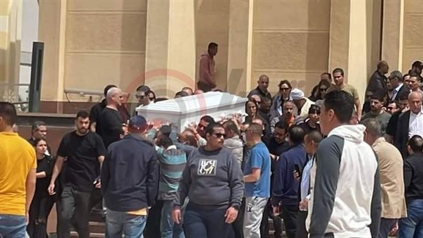 جنازة والد دينا الشربيني