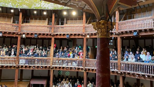 افطار جماعى فى مسرح