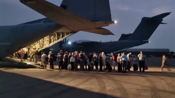 مواطنون يتم إجلائهم