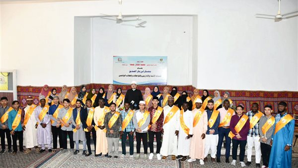 وزير الأوقاف يلتقي