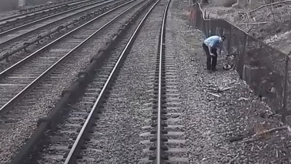 لحظة إنقاذ الطفل