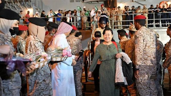 رعايا أجانب يصلون