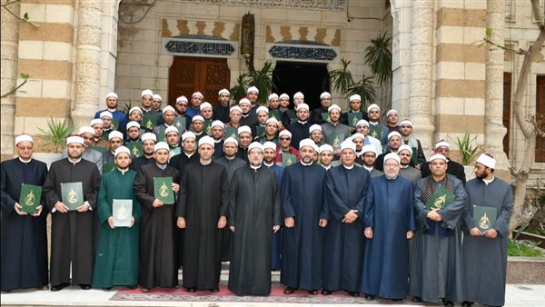 وزير الأوقاف يكرم