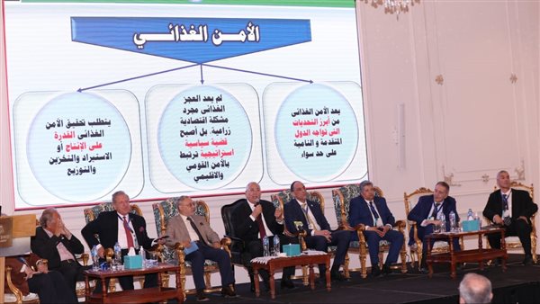 وزير الزراعة خلال