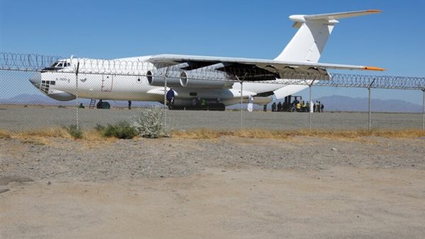 طائرة شحن تحمل مساعدات