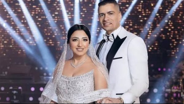 حسن شاكوش وزوجته