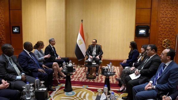 رئيس الوزراء يعقد