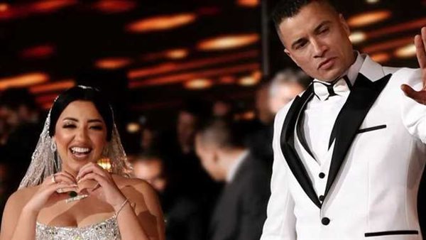 حسن شاكوش وزوجته