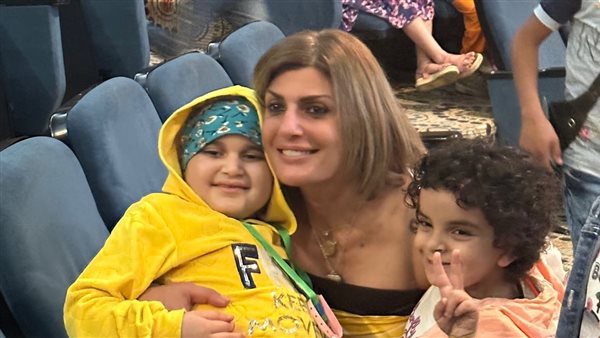 فيدرا مع أطفال مستشفى