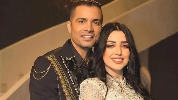 حسن شاكوش وزوجته