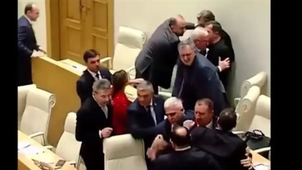 اشتباك فى برلمان