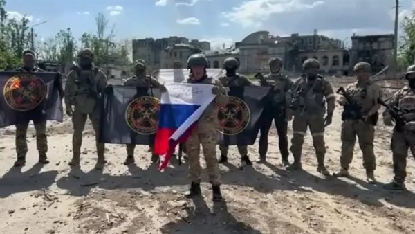 قائد قوات فاجنر يرفع