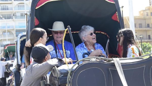 رواد الباخرة السياحية