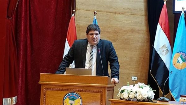 الدكتور أيمن فريد