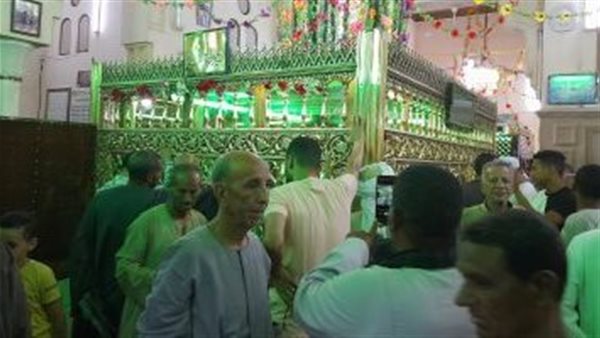 الصلاة في مسجد به