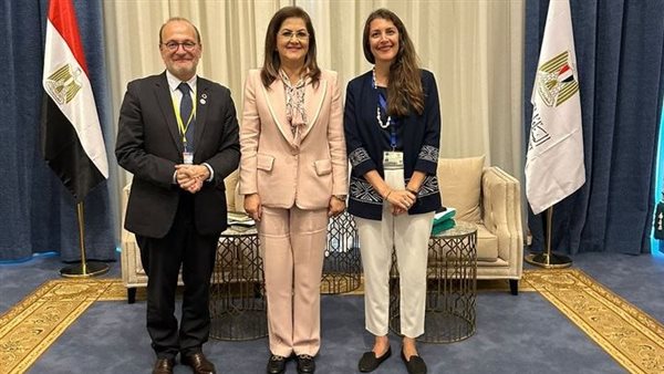 وزيرة التخطيط  تلتقي