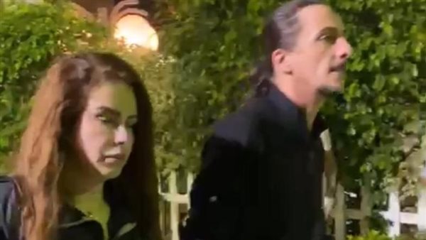 دنيا عبد العزيز وزوجها