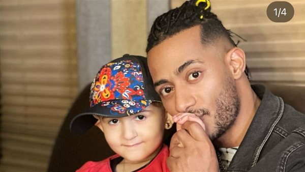 محمد رمضان وطفلة