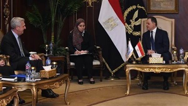 وزير الداخلية يستقبل