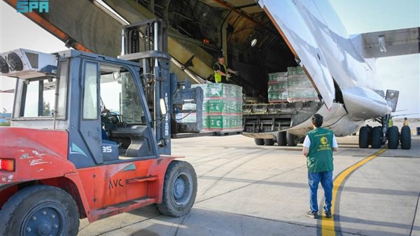 مساعدات سعودية إلى