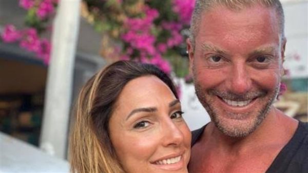 تامر هجرس وزوجته