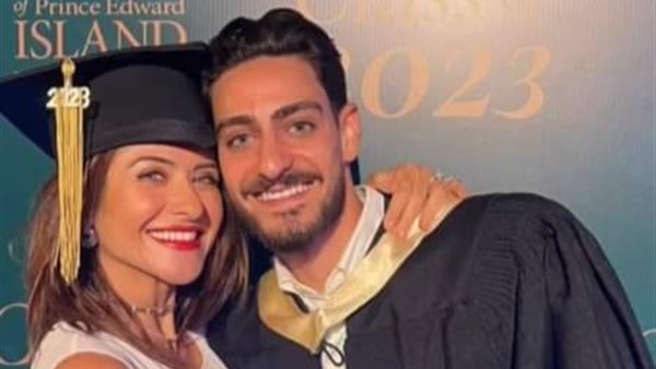 هيدي كرم ونجلها _