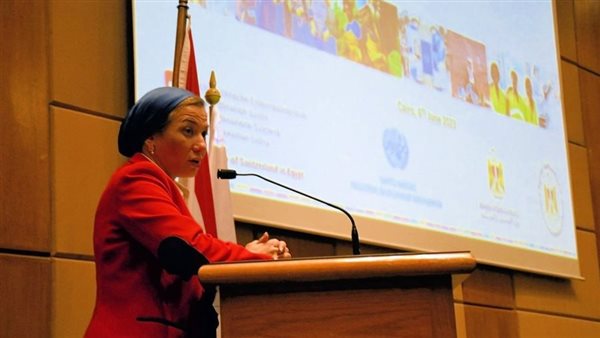 وزيرة البيئة 