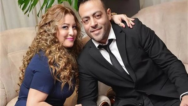 تامر عاشور وزوجته