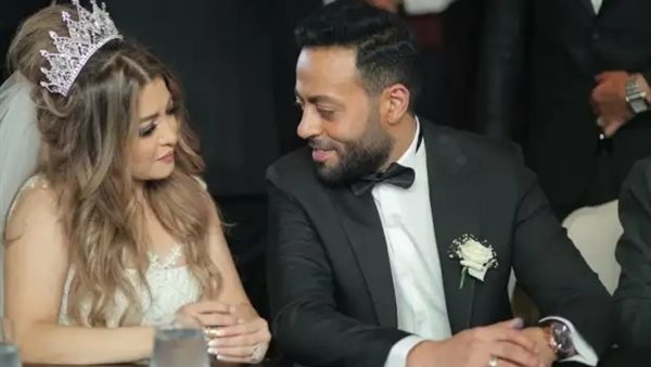 تامر عاشور وزوجته
