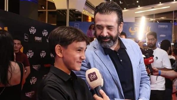 كريم عبد العزيز ونجله