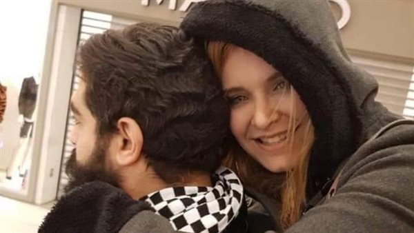 ميرنا طارق وزوجها