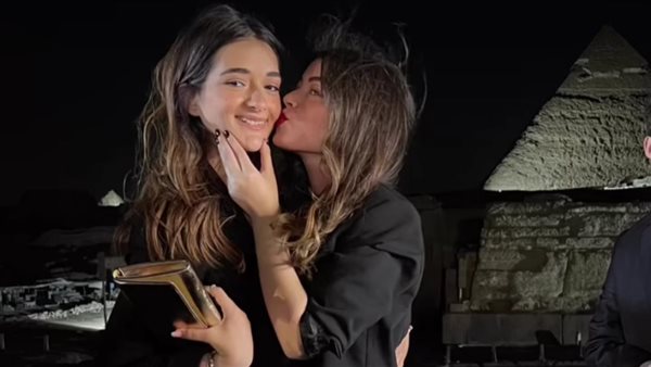 ليلى زاهر وشقيقتها