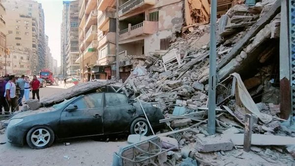 عقار الإسكندرية المنهار