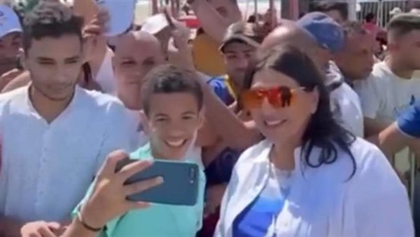 هالة صدقي مع أهل