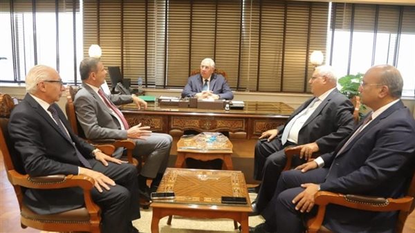 وزير الزراعة يبحث