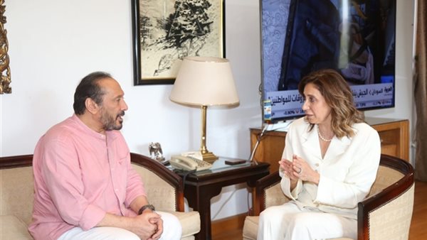 وزيرة الثقافة وعلي