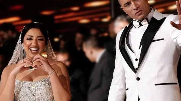 حسن شاكوش وزوجته