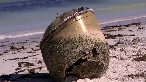 جسم غريب علي ساحل