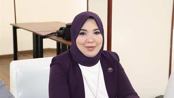  الدكتورة دينا هلالي