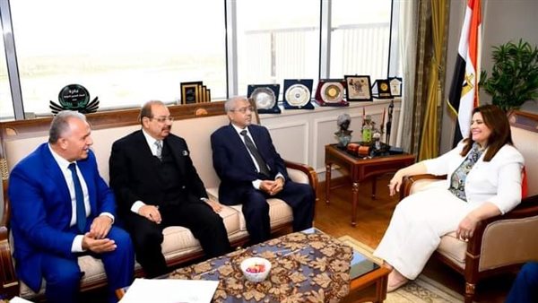 وزيرة الهجرة 