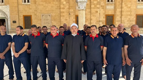 عمال مسجد الإمام