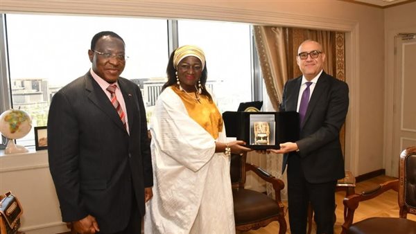 وزير الاسكان 