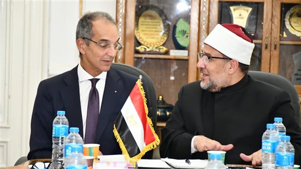 وزيري الأوقاف والاتصالات