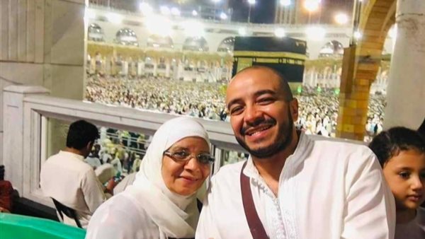 حسام داغر ووالدته_